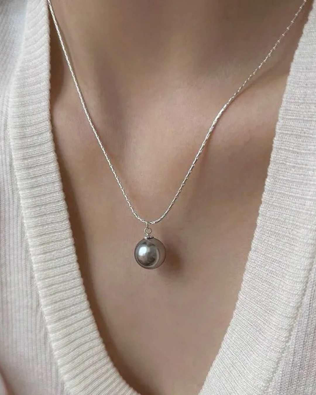 Collar Viator Perla Negra