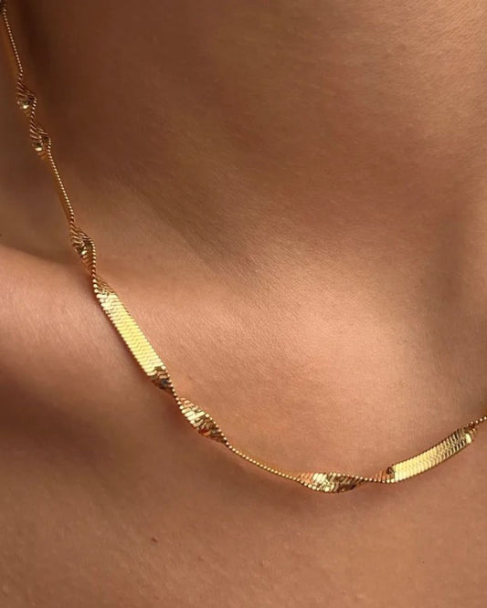Collar Dorado Clasico Valhalla Twist